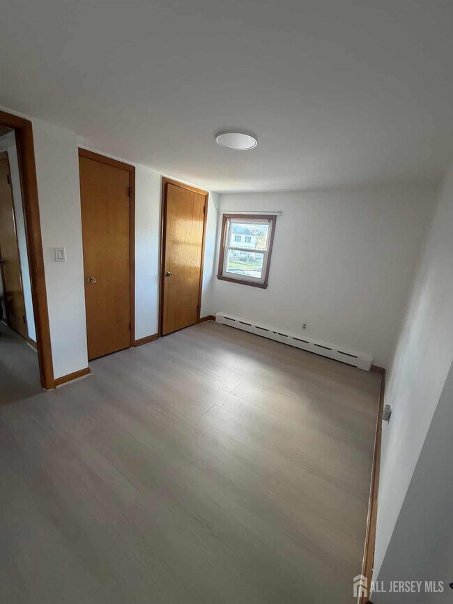 Building Photo - 6 Oakwood Pl