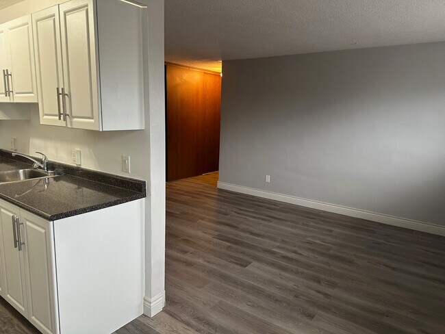 Photo du bâtiment - 200 Park Rd N