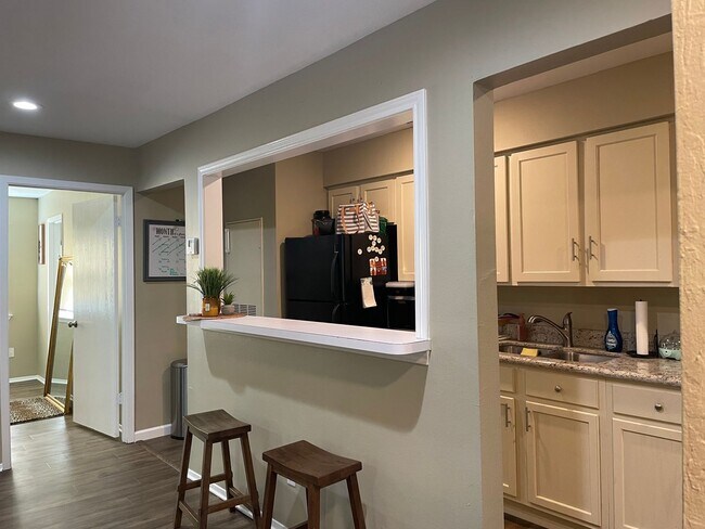Foto del edificio - AVAILABLE JULY 2025 Spacious 2 Bed 2 Bath ...