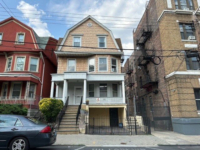 Foto del edificio - 122 Jewett Ave