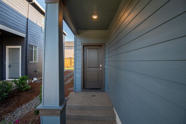 Foto del edificio - Beautiful newer construction 4 bed, 2.5 ba...