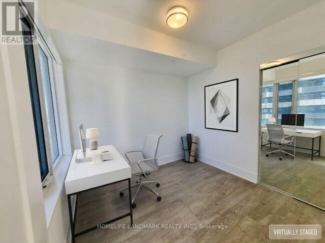 Photo du bâtiment - 470 Front St W