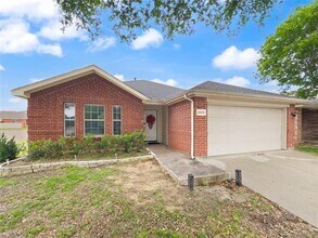 Building Photo - 2823 Brookhurst Dr
