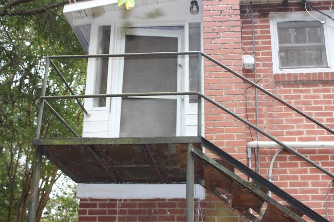 Building Photo - 1205 Baker Ave