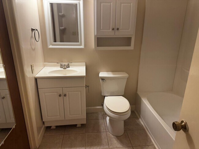 Building Photo - 345 Woodham Ct