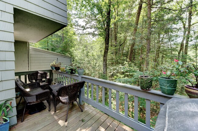 Building Photo - 436 Evergreen Rd