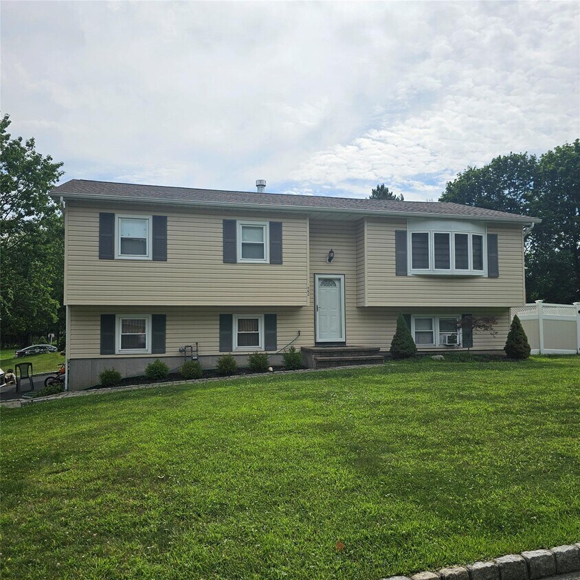 Foto principal - 22 Woodridge Dr