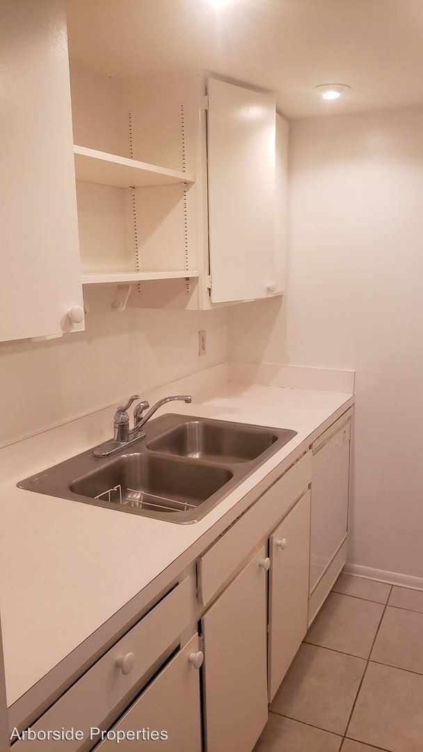 Foto del edificio - 936 Lake Destiny Rd