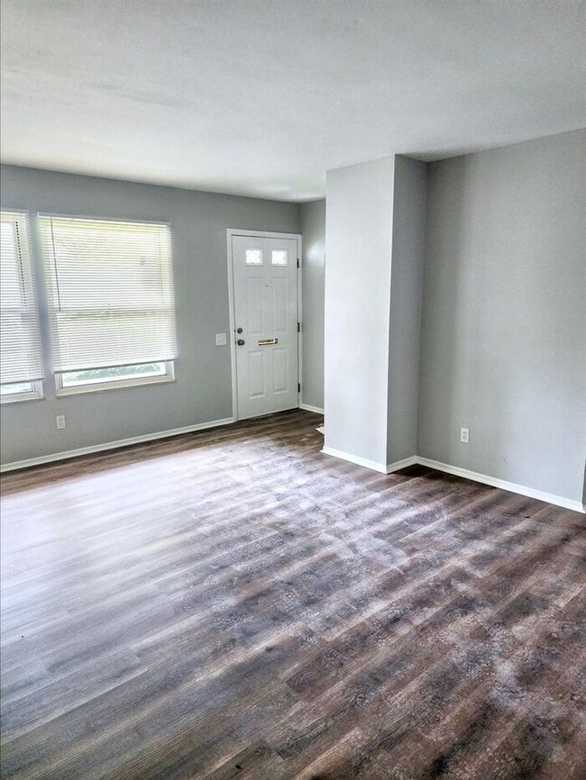 Building Photo - Charming 3-Bedroom Home with Fenced Yard /...