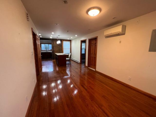 Foto del edificio - 2 bedroom in SUNNYSIDE NY 11104