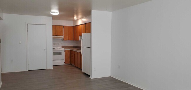 Building Photo - ? Move-In Special! Modern & Spacious 1 Bed...