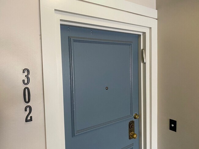Foto del edificio - 1203 N Sweetzer Ave