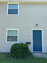Building Photo - 2203 Clarendon Ln