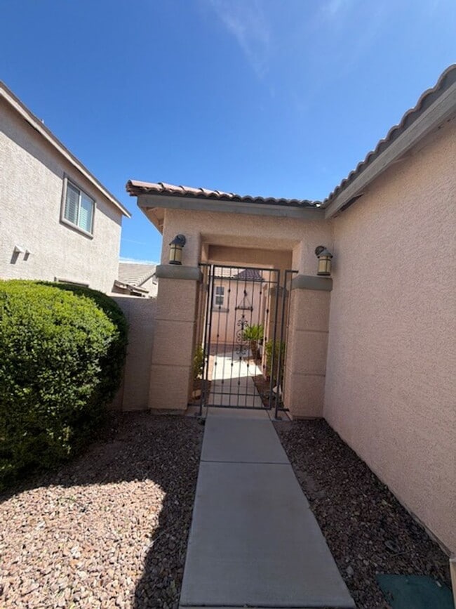 Foto del edificio - One story house in Summerlin with 3 bedrooms