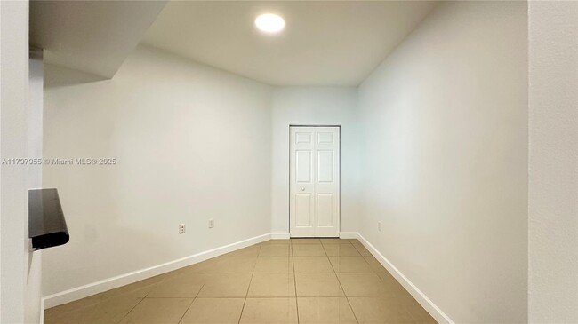 Foto del edificio - 140 S Dixie Hwy