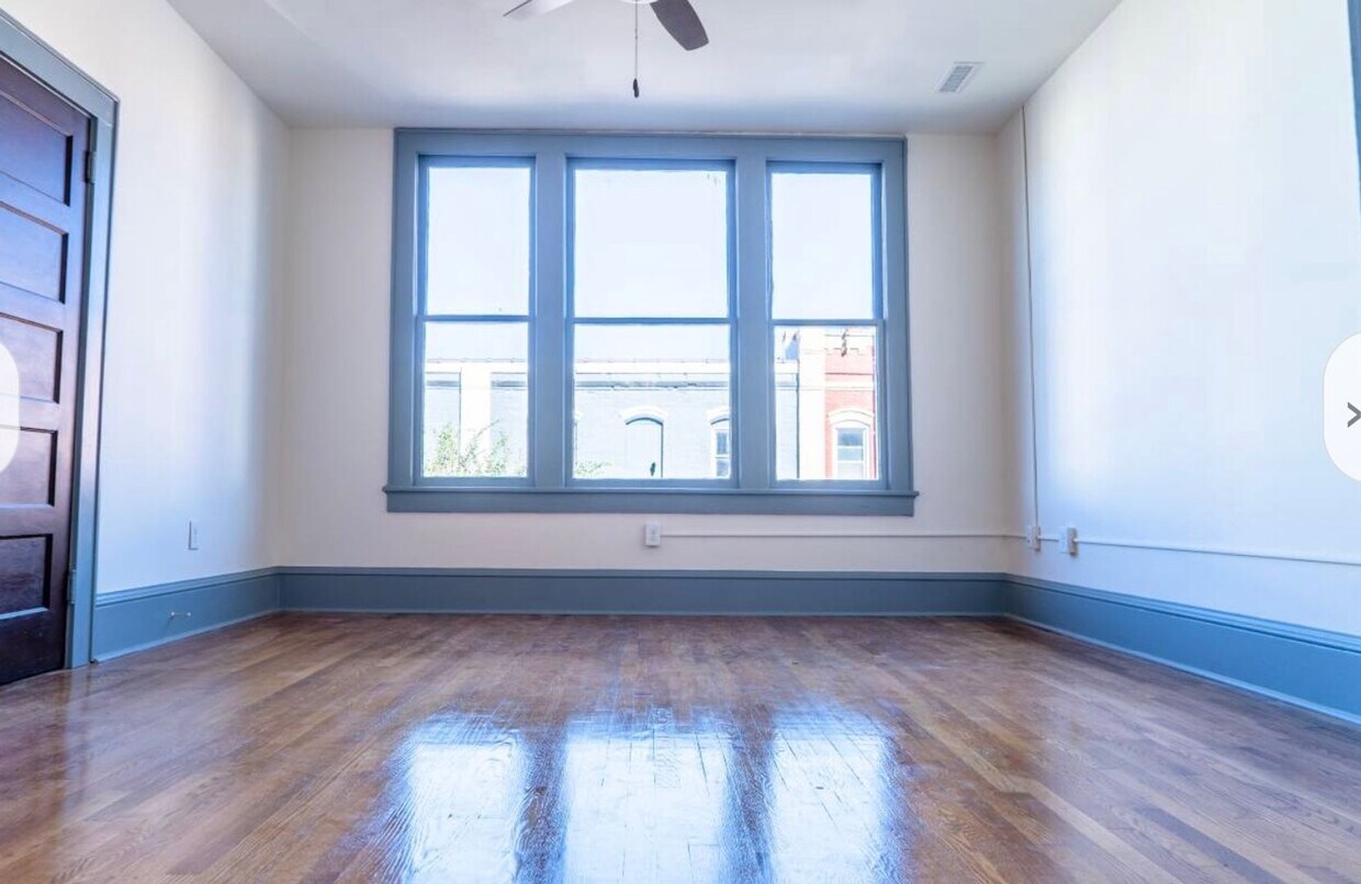 Foto del edificio - 87 W Main St