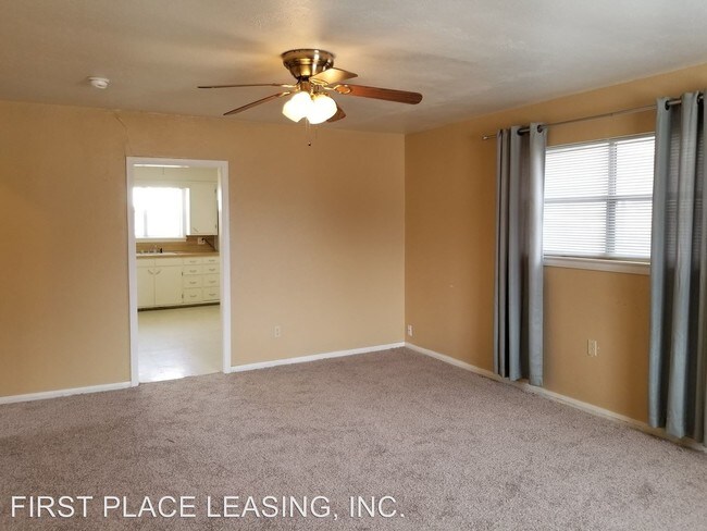 Foto del edificio - 3 br, 1 bath House - 810 W. Plaza Dr.