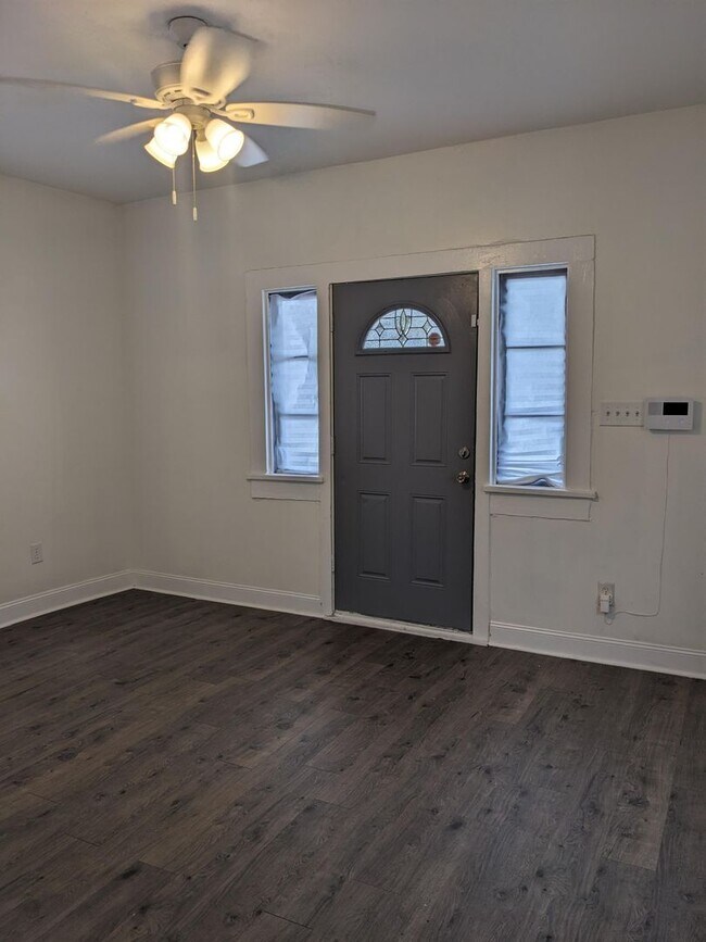 Building Photo - CHARMING, NEWLY RENOVATED MID-CITY 1 BEDRO...