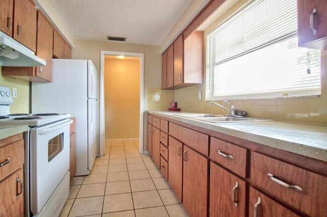 Foto del edificio - 6351 Baldwyn Ave