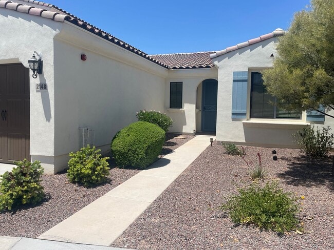 Building Photo - Gorgeous 2 Bed/2 Bath + Den Home In Litchf...