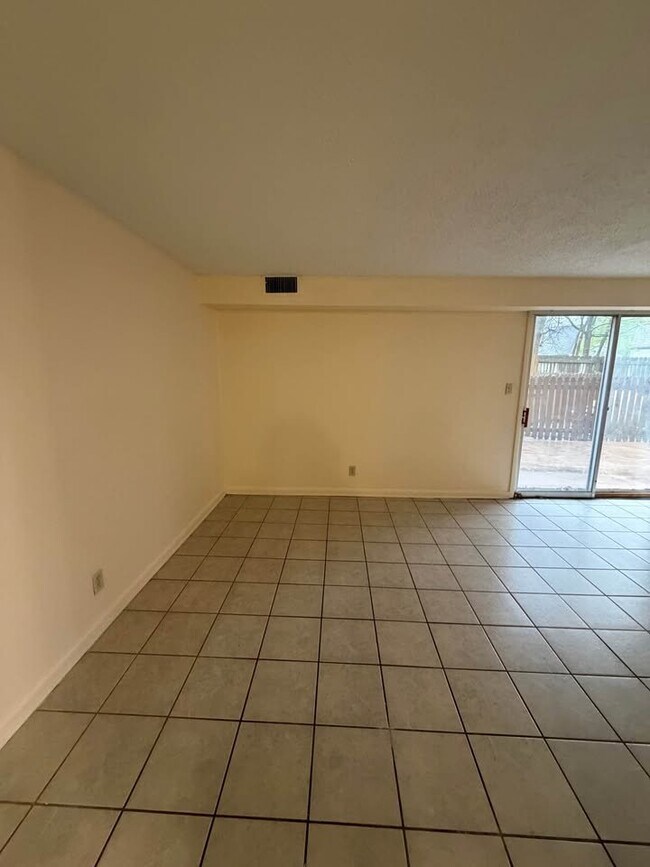 Foto del edificio - 1722 E Cherry St