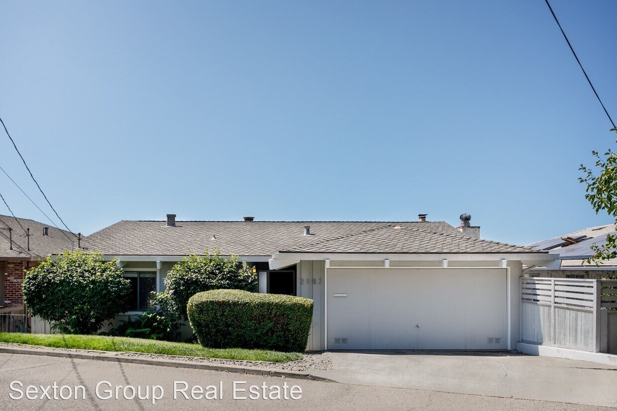 Primary Photo - 3 br, 2 bath House - 2187 Braemar Rd