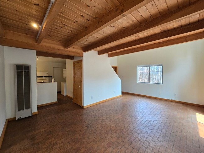 Building Photo - 808 Agua Fria St
