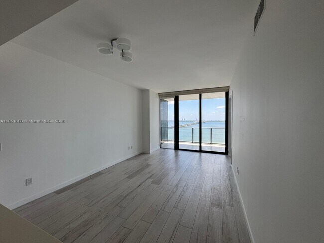 Foto del edificio - 480 NE 31st