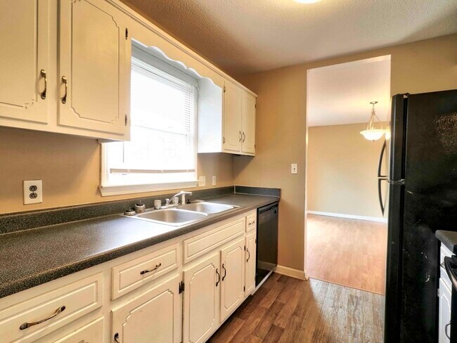 Foto del edificio - 613 Joshua Dr