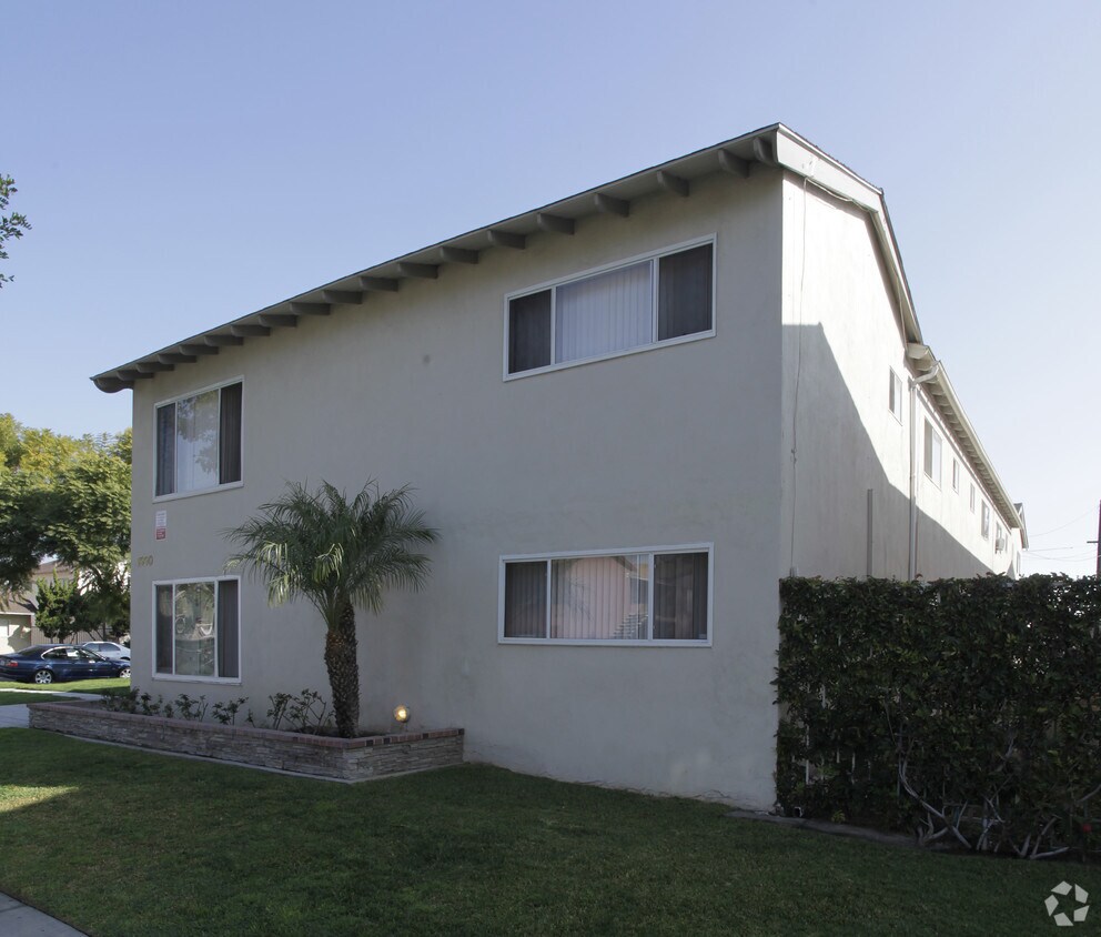 Building Photo - 1018 S Malden Ave