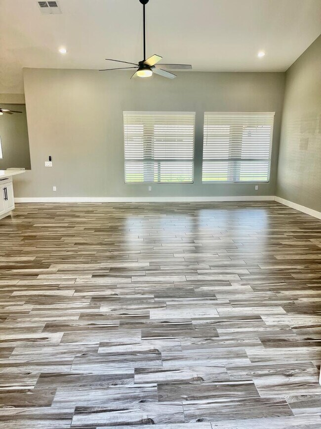 Foto del edificio - 1732 W Gary Dr