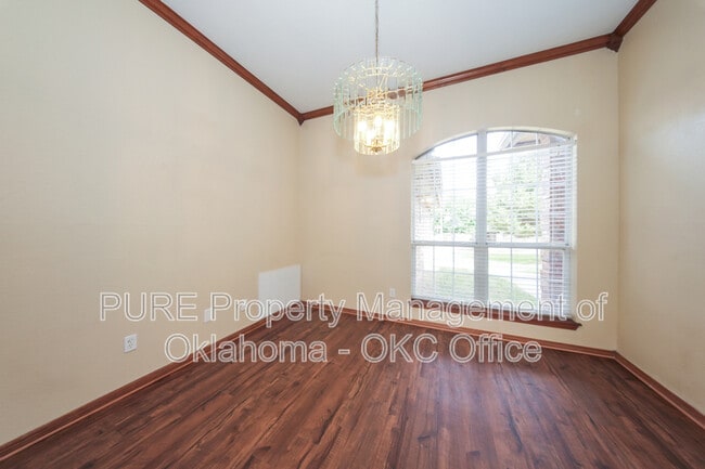 Building Photo - 160 N Lakeside Terrace