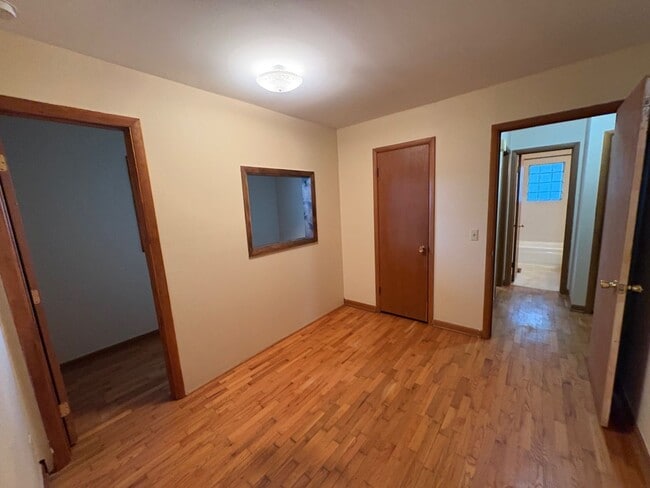 Building Photo - 2048 S Fairway Ave