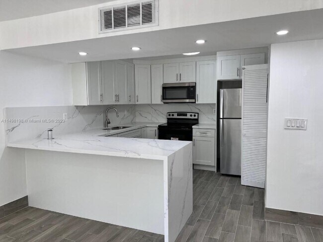 Building Photo - 8820 SW 132nd Pl