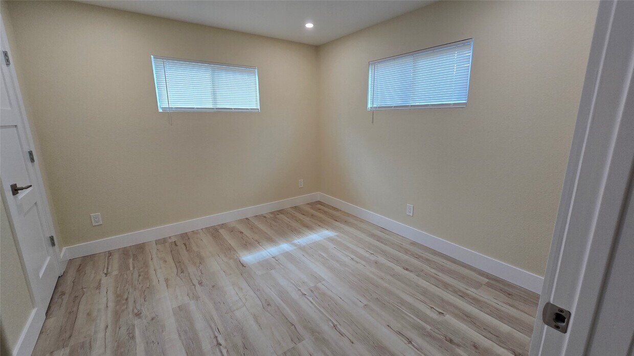 Building Photo - 7318 La Salette St