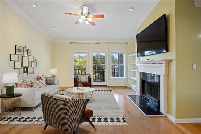 Building Photo - 3275 Lenox Pl NE
