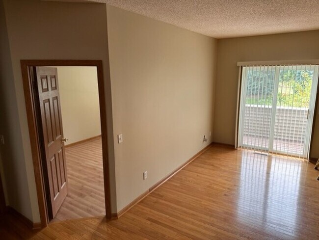 Foto del edificio - Hardwood Flrs*3Bed*2Bath townhome in Cotta...