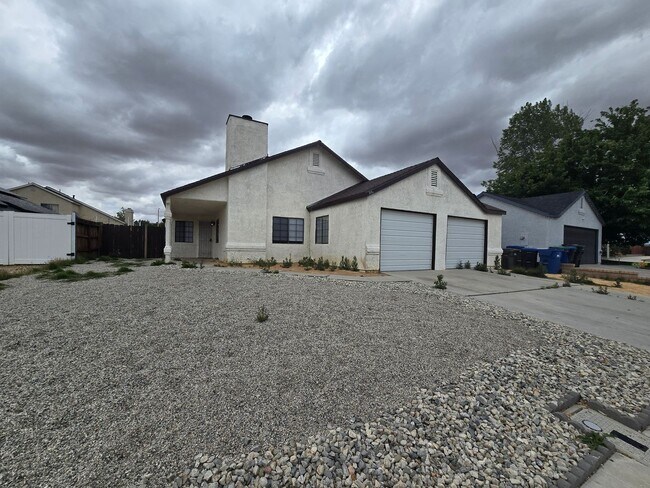 Building Photo - 37449 Highland Ct Palmdale 93552