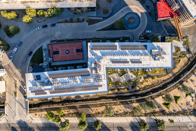 Building Photo - 24 West