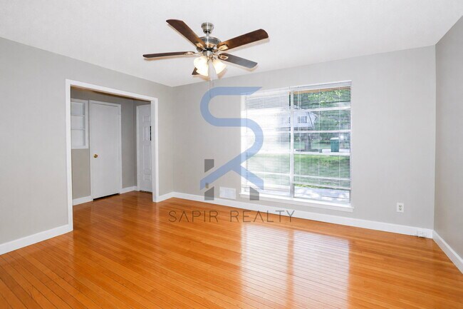 Foto del edificio - Peaceful Suburban Living Awaits – 3BR/1.5BA Home