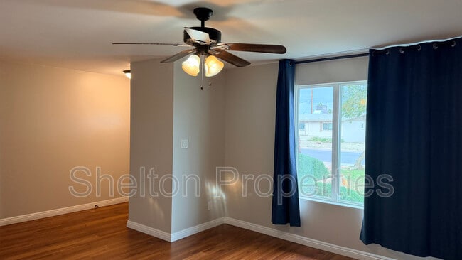 Building Photo - 523 E Malibu Dr