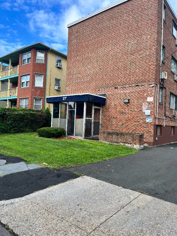 27 Huntington St Unit C 4, Hartford, CT 06105 Apartment for Rent in