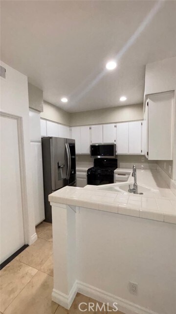 Foto del edificio - 27546 Jasmine Ave