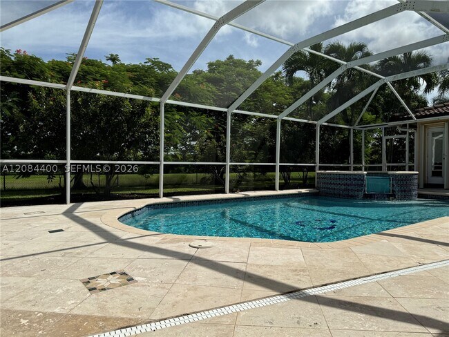 Foto del edificio - 16643 Golfview Dr