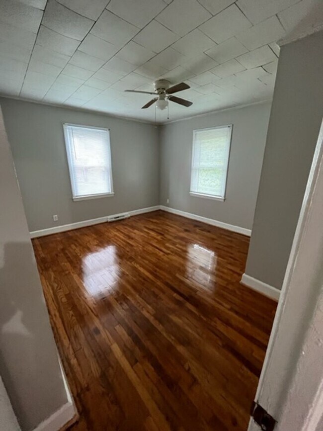 Building Photo - 2 bed 1 Bath Home Mount Airy NC