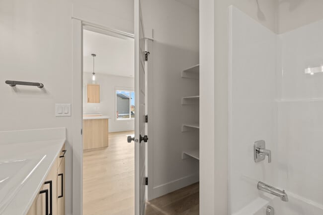 Building Photo - Canyon Ridge Townhomes