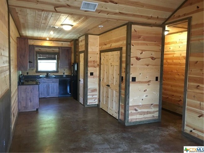 Foto del edificio - 305 Rocking M Rd