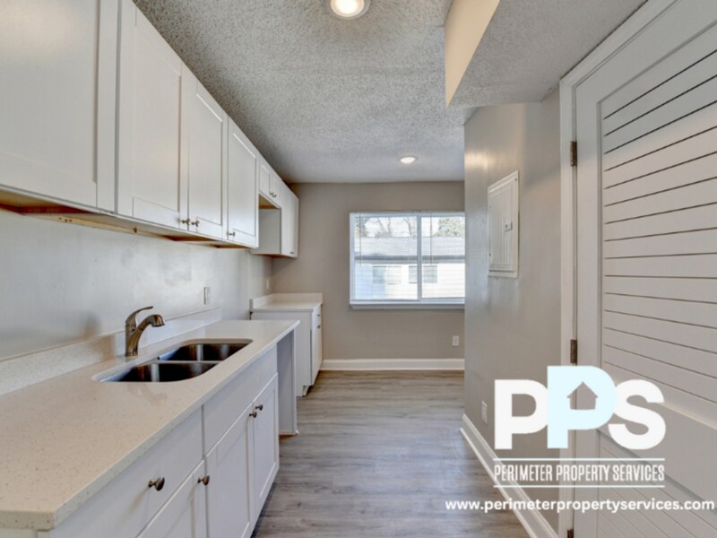 Photo - 390 West Lake Avenue