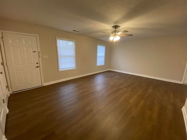 Foto del edificio - 4642 Woodstone Dr