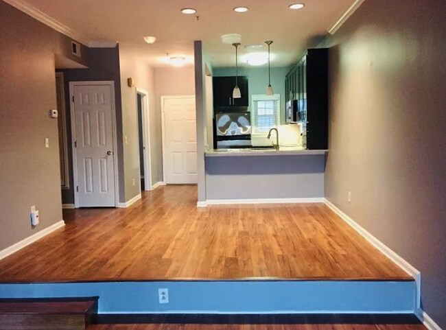 Photo - 2 bed 2 bath w/pool LOCATION!! Apartment